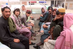 JT teigimu, Talibanas ėmėsi tikrinti afganų vyrų barzdas ir šukuosenas