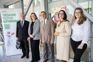 Teptuko potėpiais apie organų donorystės stebuklą – Seime atidaryta vaikų piešinių paroda