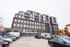 Komercinės patalpos mįslingai virto daugiabučiu: dokumentų nėra, bet jau parduoda kaip butus