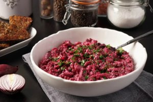 Viena iš geriausių mišrainių su burokėliais ir silke Velykoms: ji fantastiška, tiesiog sunku atsitraukti