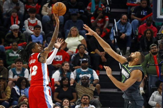 „Timberwolves“ pasiekė šio NBA sezono rekordą – per kėlinį įmetė daugiau kaip pusšimtį taškų