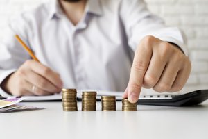 Atskleidė: ką verta padaryti iki 30-ies, kad 50-ies jaustumėmės finansiškai saugūs