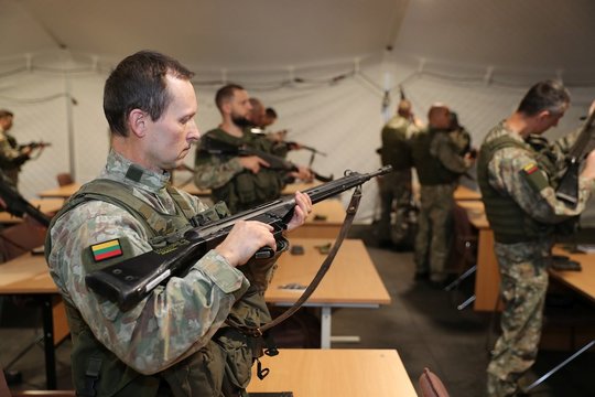 Rengimą pradėjo septintoji komendantinių vienetų karių laida