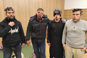 Vilkaviškyje pasieniečiai sučiupo keturis neteisėtus migrantus bei iš Latvijos juos gabenusį vedlį