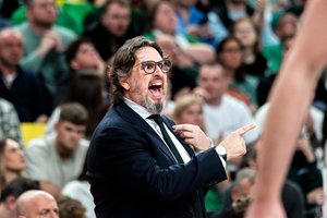 Pralaimėjimu Eurolygos sezoną užbaigęs A. Trinchieri įvardino didžiausią viso sezono bėdą: „Tai žudė“