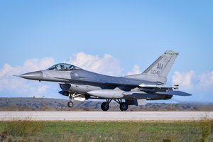 Ukrainoje kovinės misijos metu žuvo F-16 pilotas