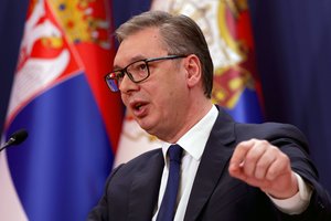 Serbijos prezidentas A. Vučičius surengė „meilės Serbijai“ demonstraciją