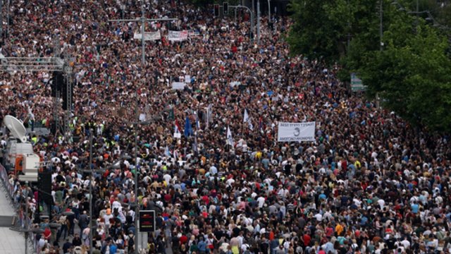 Serbijoje tęsiantis protestams – A. Vučičiaus atsakas: įkurs naują politinį judėjimą
