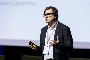 Pabrėžia būtinybę ugdyti vaikų emocines kompetencijas: turime kur pasitempti