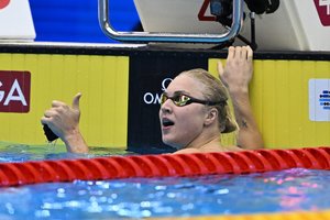 Po ligos į baseiną šokusi R. Meilutytė plaukė greičiausiai pasaulyje ir vėl sužibo auksu