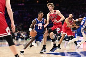 L. Walkeris sužaidė NBA karjeros mačą prieš „Bulls“, tačiau M. Buzelis su kompanija sutvarkė reikalus Filadelfijoje