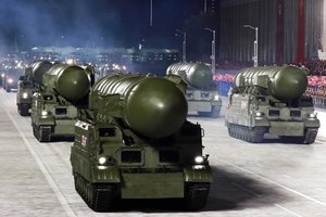 Šiaurės Korėja Rusijai perdavinėja pavojingą ginkluotę