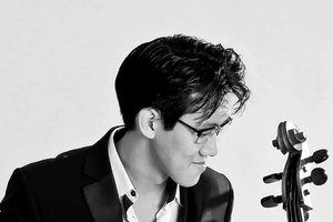 LNSO diriguos Davidas Geringas, violončele solo grieš jo vardo konkurso nugalėtojas Stanislasas Kimas