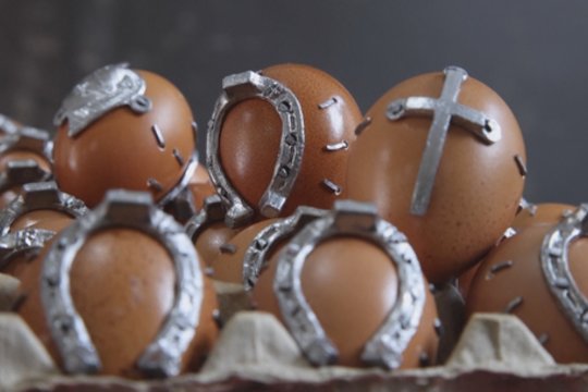 Ant Velykų stalo – neįprasti margučiai: kalvis iš Bosnijos pristatė unikalią tradiciją