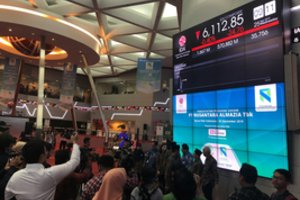 Rinkos ima lengviau kvėpuoti: po chaotiško kainų svyravimo skverbiasi pirmieji saulės spinduliai