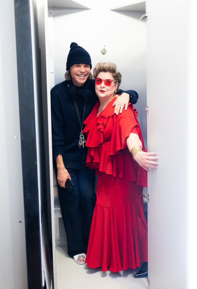 Garsius bičiulius Larisa Kalpokaitė sukvietė į ypatingą šventę.<br> M. Savičiūtės nuotr.