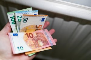 Lauke sparčiai šyla, tačiau sostinėje vis dar šildo ir radiatoriai: vilnietis baiminasi, kokių sąskaitų sulauks mėnesio gale