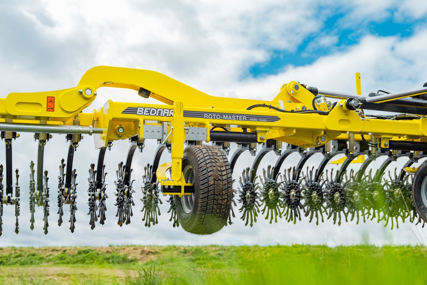Bendrovės „Agrokoncerno technika“ direktorius Mindaugas Lapatkinas neabejoja tuo, kad šie metai žemdirbiams bus palankūs.
