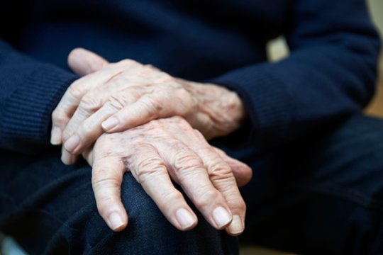 Mano atradę, kas Parkinsono ligą gali išduoti anksčiau nei pasireiškia rankų drebėjimas