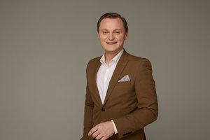 Neeilinis debiutas „Hofmano istorijose“: Liudas Mikalauskas LNOBT scenoje įkūnys elegantišką blogį