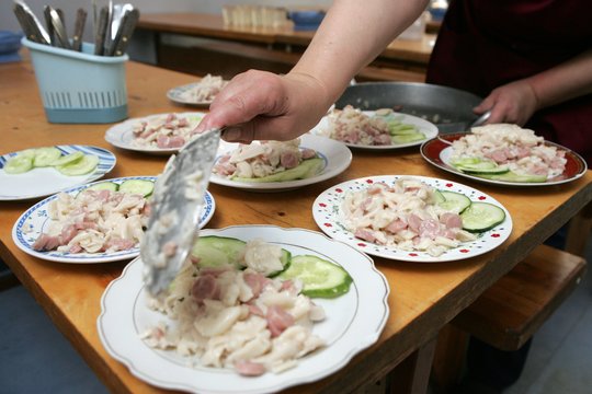 Šiaulių gimnazijoje nekykobišką maistą vaikams tiekusi bendrovė darbuotojams taikys administracinę atsakomybę