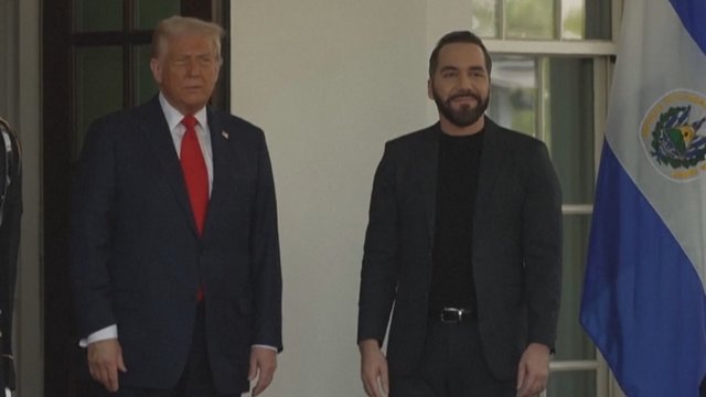 Per klaidą į Salvodorą deportuotas amerikietis galimybės sugrįžti namo neturi: abi šalys prašymus atmetė