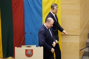 „Kai fabrikas nedirba, tai ir sandėlis tuščias“: S. Skvernelio mostas G. Paluckui prajuokino I. Šimonytę