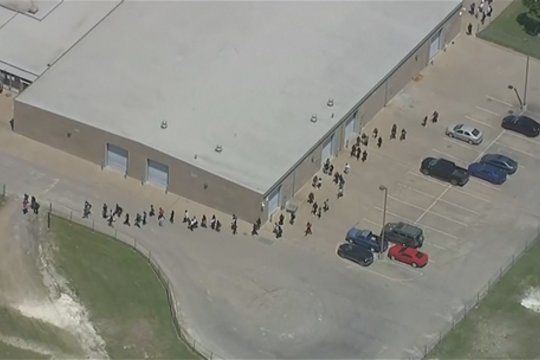 JAV mokykloje – dar vienas išpuolis ginklu: užfiksavo vaizdus iš įvykio vietos