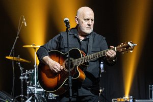 Po ilgos tylos Ovidijus Vyšniauskas pristato staigmeną gerbėjams: „Keistas jausmas“