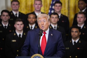 Derybose su JAV Japonijai nepavyko iškart susitarti dėl muitų sumažinimo