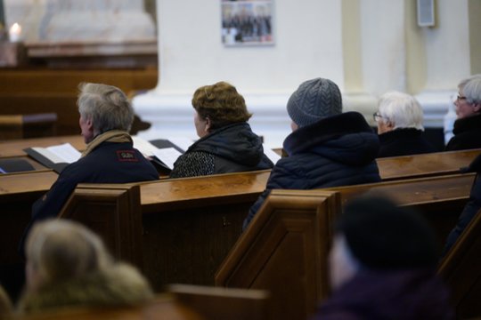 Siūlo bažnyčioms taikyti buitinių elektros ir dujų vartotojų tarifus