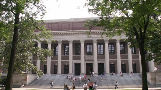 D. Trumpas skelbia karą Harvardui: iš jo lūpų – ne viena pašaipi replika