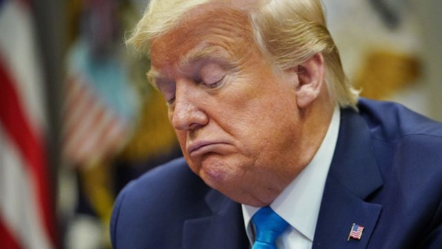 D. Trumpas laikosi griežtos pozicijos: muitų mažinimo Japonijai teks palaukti