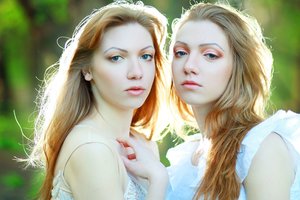 Išaiškėjęs melas šokiravo: „TikTok“ žvaigždė kelerius metus apsimetinėjo savo mirusia dvyne seserimi