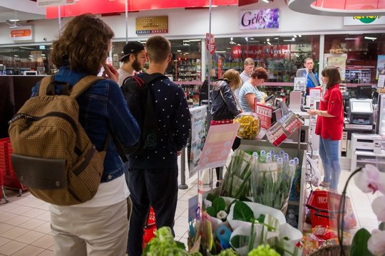 Skelbia parduotuvių darbo laiką per Velykas: dirbs tik šios parduotuvės