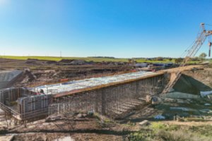 Atidarė eismą nauju viaduku virš „Rail Baltica“: štai kurių vietovių gyventojams susisiekimas taps paprastenis