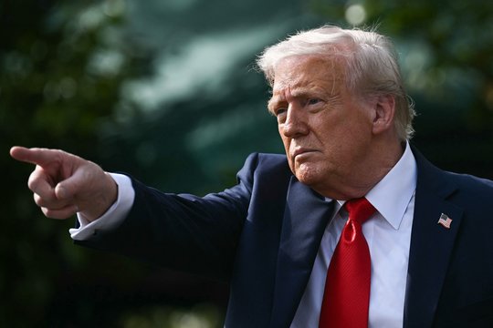 Įsiutęs D. Trumpas svaidosi bauginimais centrinio banko vadovui