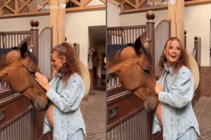 Prie Dalios Belickaitės apnuoginto nėštukės pilvuko prisiglaudė žirgas: „Nerealus jausmas“