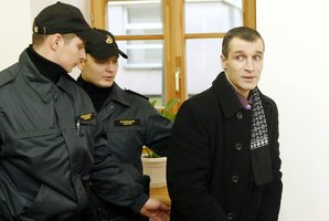 Iškrypėlis tenkino savo aistrą ir su mažametėmis: prievartaudamas aukas gerdavo alų, rūkydavo