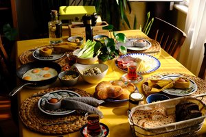 Pirmosios bendros Velykos su uošviais virto katastrofa: užuomina apie užnuodytą maistą buvo tik pradžia