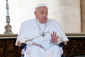 Vatikanas: popiežius norėtų dalyvauti skelbiant palaiminimą „Urbi et Orbi“, tačiau tai priklausys nuo jo sveikatos