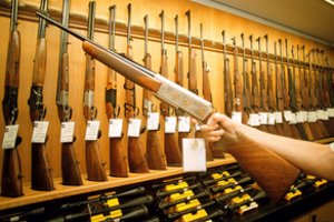 Ginklus į Rusiją eksportavusiam Lietuvos verslininkui gresia 4 metai kalėjimo, jo įmonė bankrutuoja