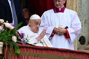 Popiežius Pranciškus per Velykas kreipėsi į tikinčiuosius iš Šv. Petro bazilikos