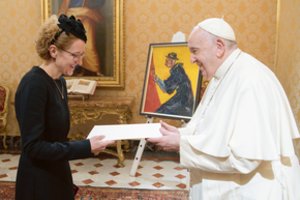 Lietuvos ambasadorę prie Šventojo Sosto nustebino popiežiaus Pranciškaus gestas prieš mirtį