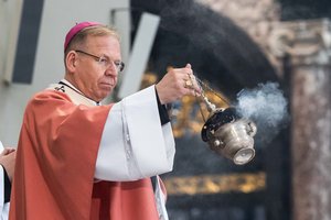 Pranešė, kada Lietuvoje gali įvykti pagrindinės gedulingos pamaldos