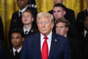 Dar daugiau nemalonumų D. Trumpo administracijai – į teismą padavė Harvardo universitetas