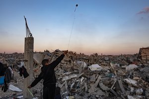 Gazos Ruožo gelbėtojai praneša, kad per Izraelio oro antskrydžius žuvo septyni žmonės