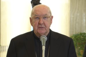 Kas yra kardinolas, paskelbęs apie popiežiaus mirtį ir laikinai vadovaujantis Vatikanui?