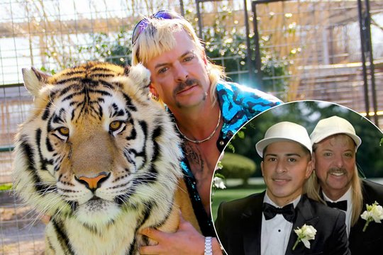 Kalėjime su dvigubai jaunesniu vyru susituokė „Tigrų karaliumi“ vadinamas Joe Exotic 