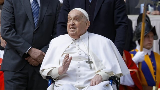 Popiežius Pranciškus paliko ryškų pėdsaką: štai kuo skyrėsi nuo praeitų pontifikų